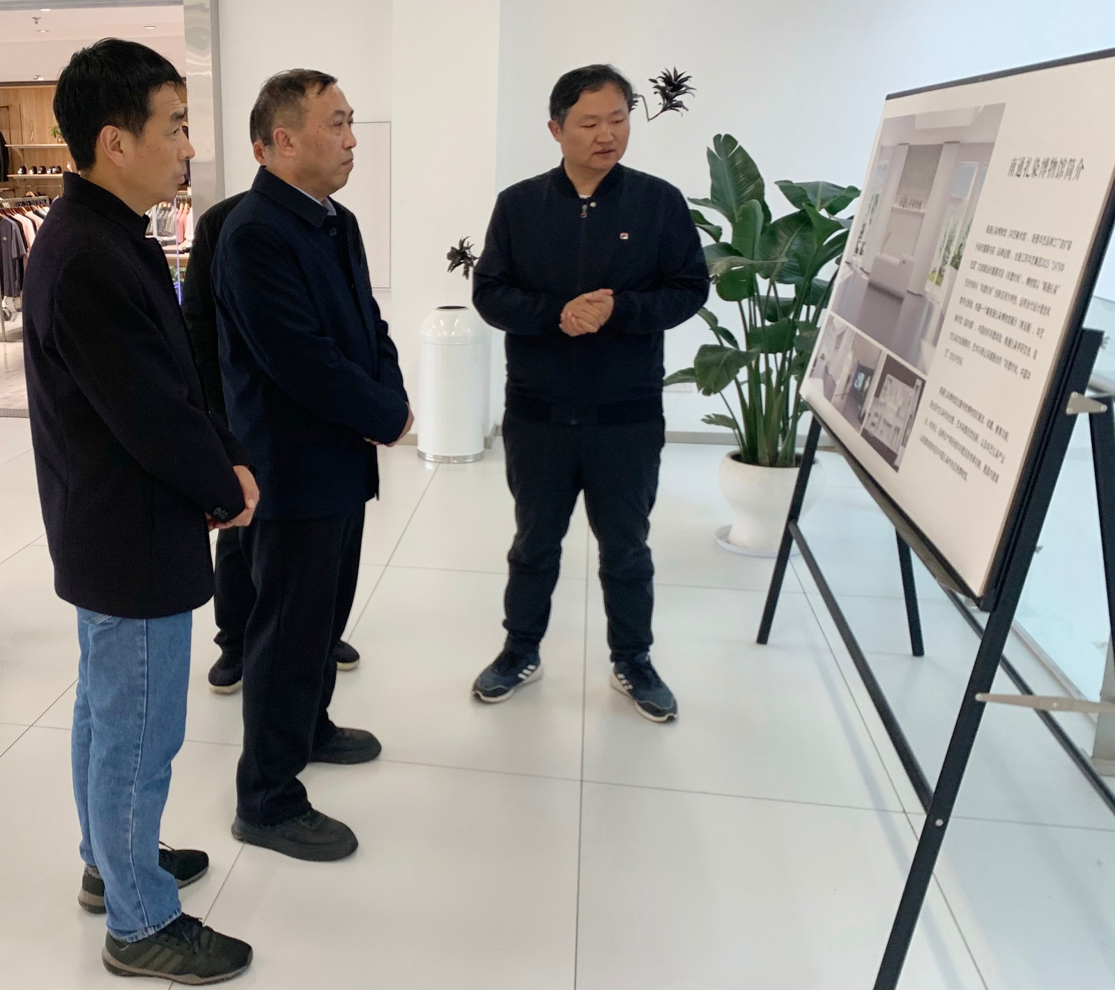 1712915346.jpg 領(lǐng)導(dǎo)參訪1.jpg